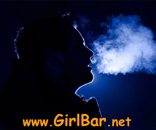 Đốt thuốc liên tục - thói quen khi đi bar