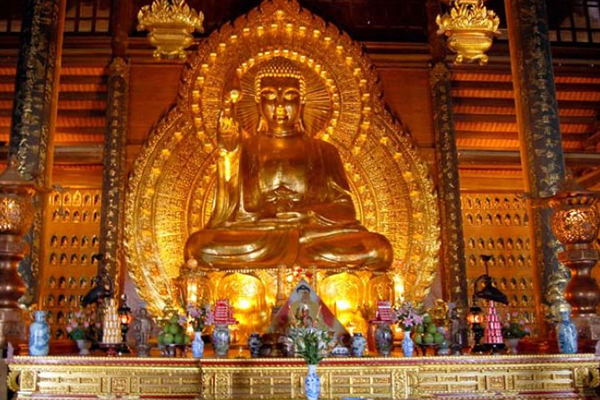 Ngôi tượng phật bằng đồng lớn nhất Đông Nam Á tại chùa Bái Đính. Ngôi tượng phật bằng đồng lớn nhất Đông Nam Á tại chùa Bái Đính.