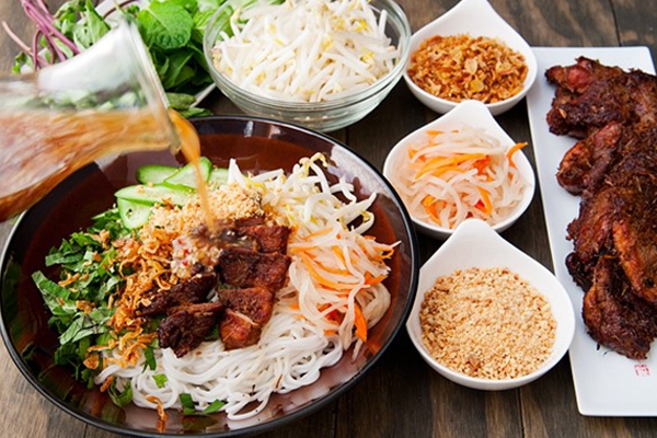 Nét hấp dẫn của bún thịt nướng cố đô Nét hấp dẫn của bún thịt nướng cố đô