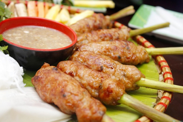 Nem lụi Huế món ngon xứ Huế